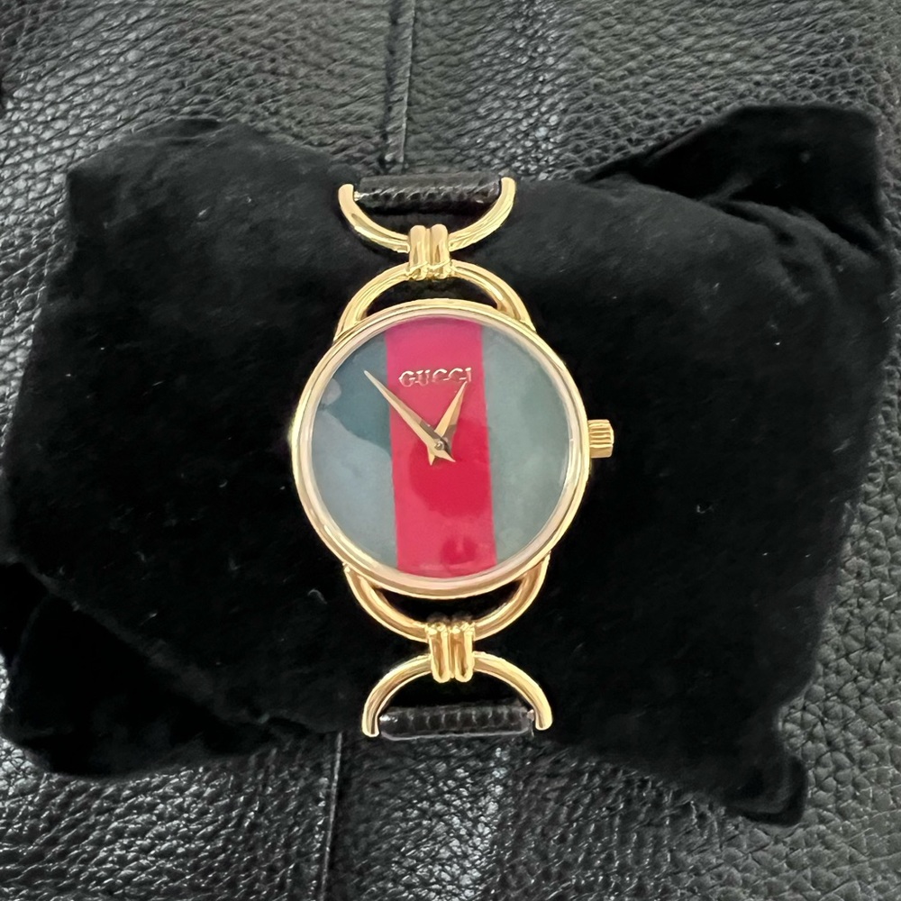 Authentic Gucci Watch with a signature color combination with dark brown leather